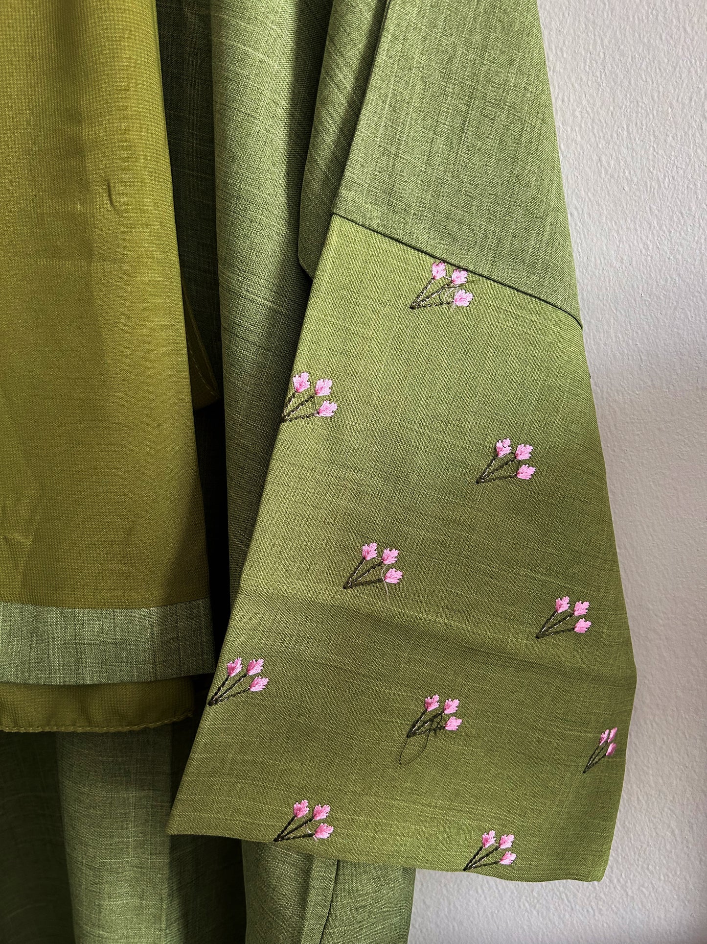 Green tulip sleeve abaya
