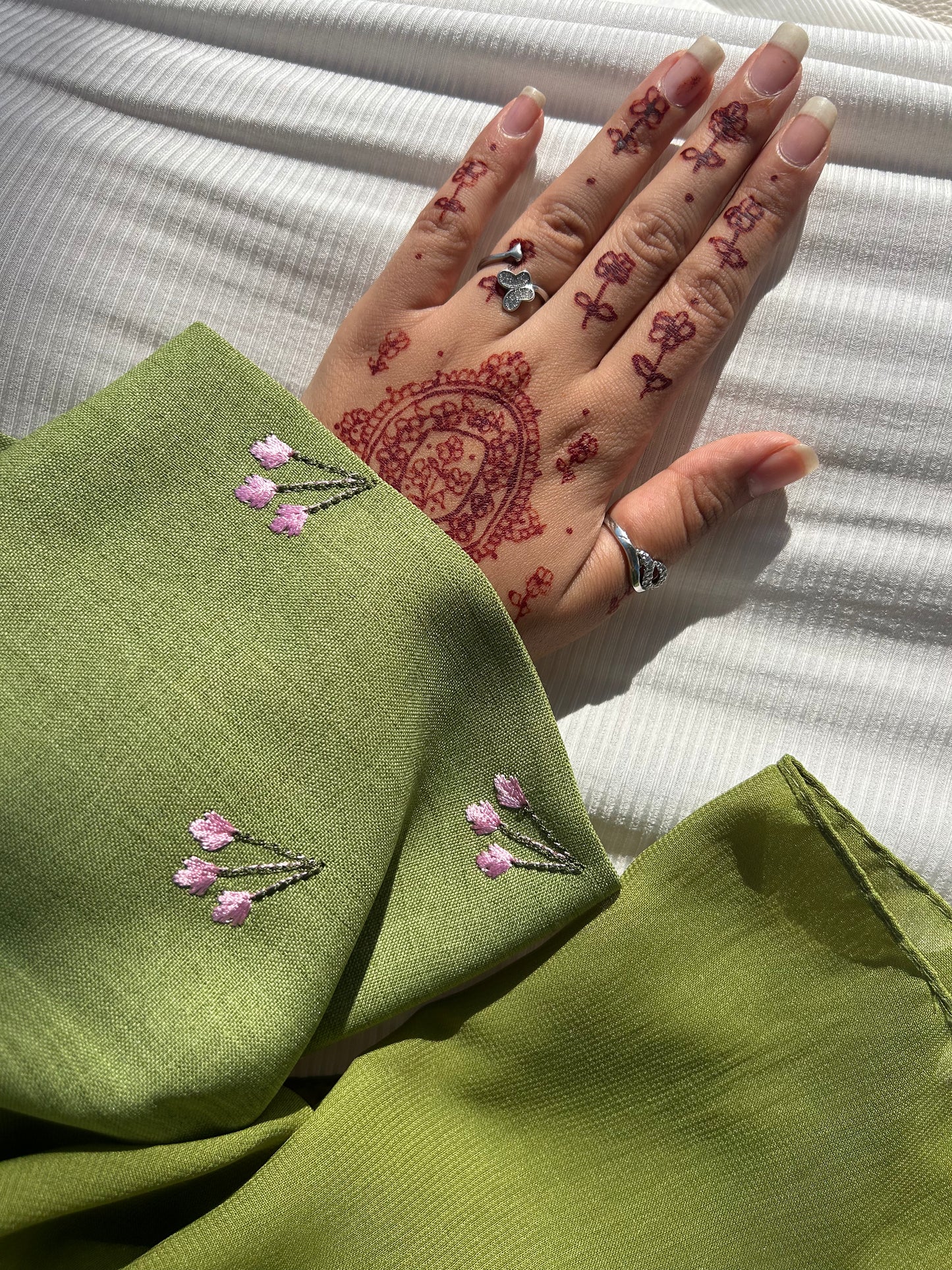 Green tulip sleeve abaya